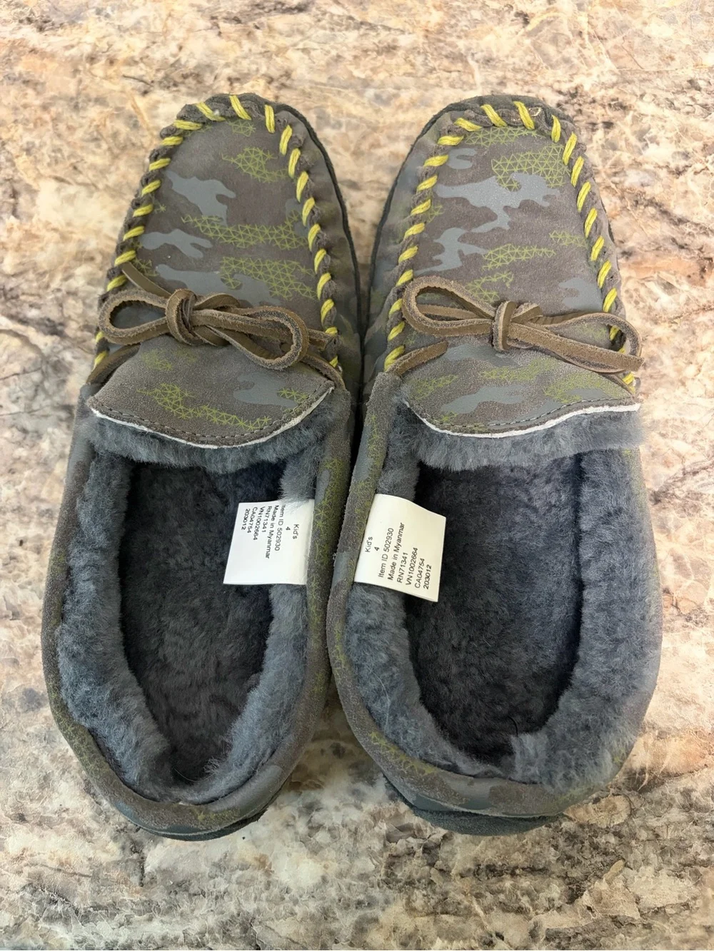 L.L. Bean 502930 Wicked Good Camo Blue Suede Shearling Moccasins Youth Size 4